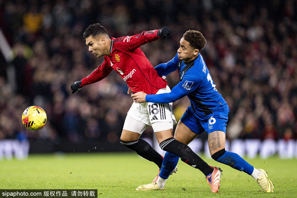 马刺客场115-102击败开拓者，福克斯37分带队取胜，展现全面实力。