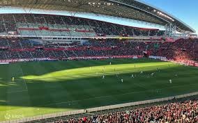 亚泰为客场全勤球迷颁发纪念证书，谭龙、徐浩峰等人参与颁奖